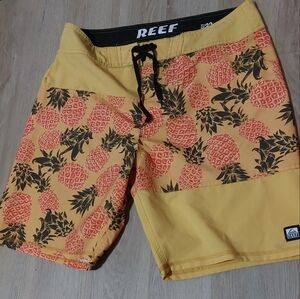 REEF Mens Carson Pineapple 4-Way Stretch 20" Board Shorts 32 New Without Tags